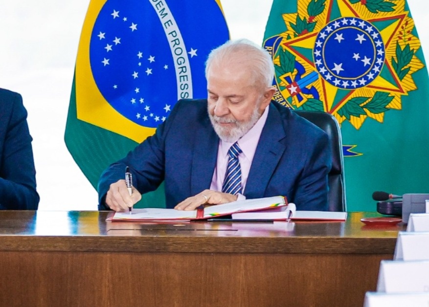 Lula gasta 8 vezes mais que Bolsonaro em patrocínios da Caixa