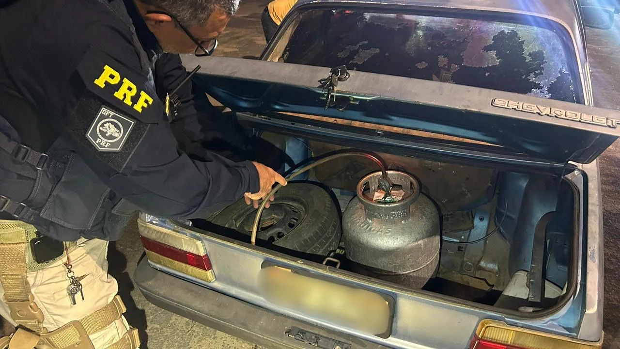 Carro é apreendido após ser flagrado usando gás de cozinha como combustível no RN