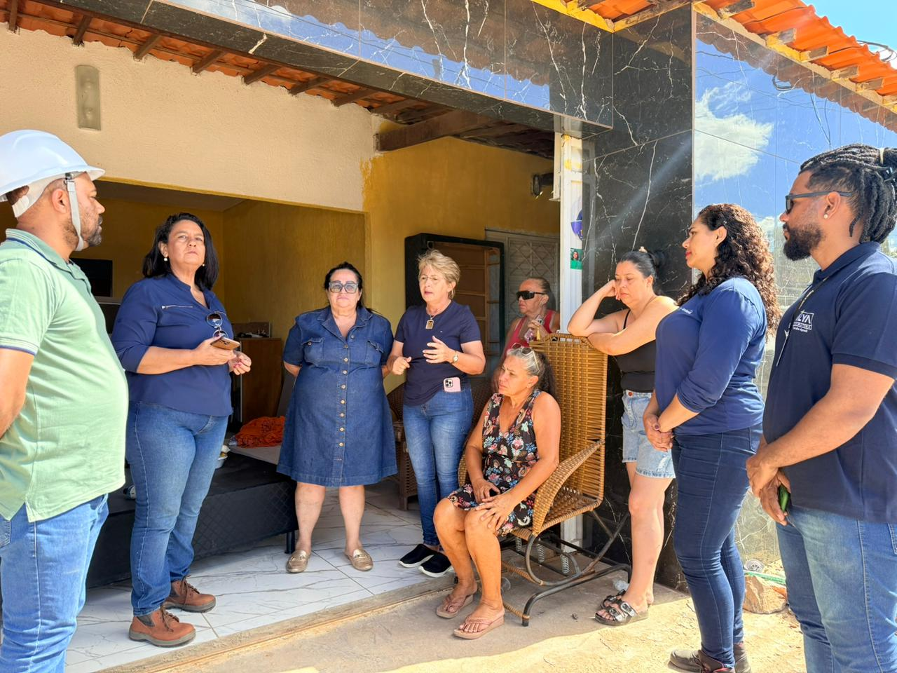Prefeita Leninha Romão visita famílias atingidas pela explosão nas obras do Ramal do Apodi e recebe garantia de apoio do Ministério para reparar os danos materiais. Áudio.