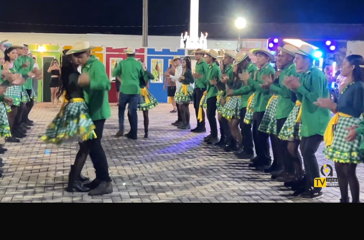 Vila São Pedro encanta poço Dantas com quadrilhas juninas e show de Célia Melo
