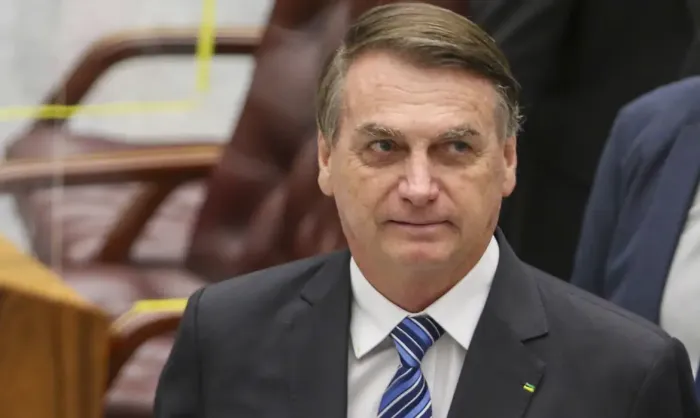 Exército entrega armas de Bolsonaro à PF e informa falta de duas