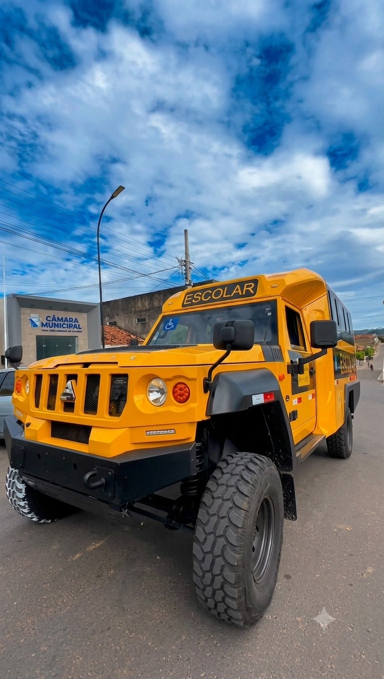 Prefeitura de Triunfo entrega novo ônibus escolar e reforça compromisso com a educação.