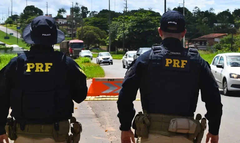 Motorista embriagado causa acidente em Natal e tenta enganar PRF com irmão gêmeo