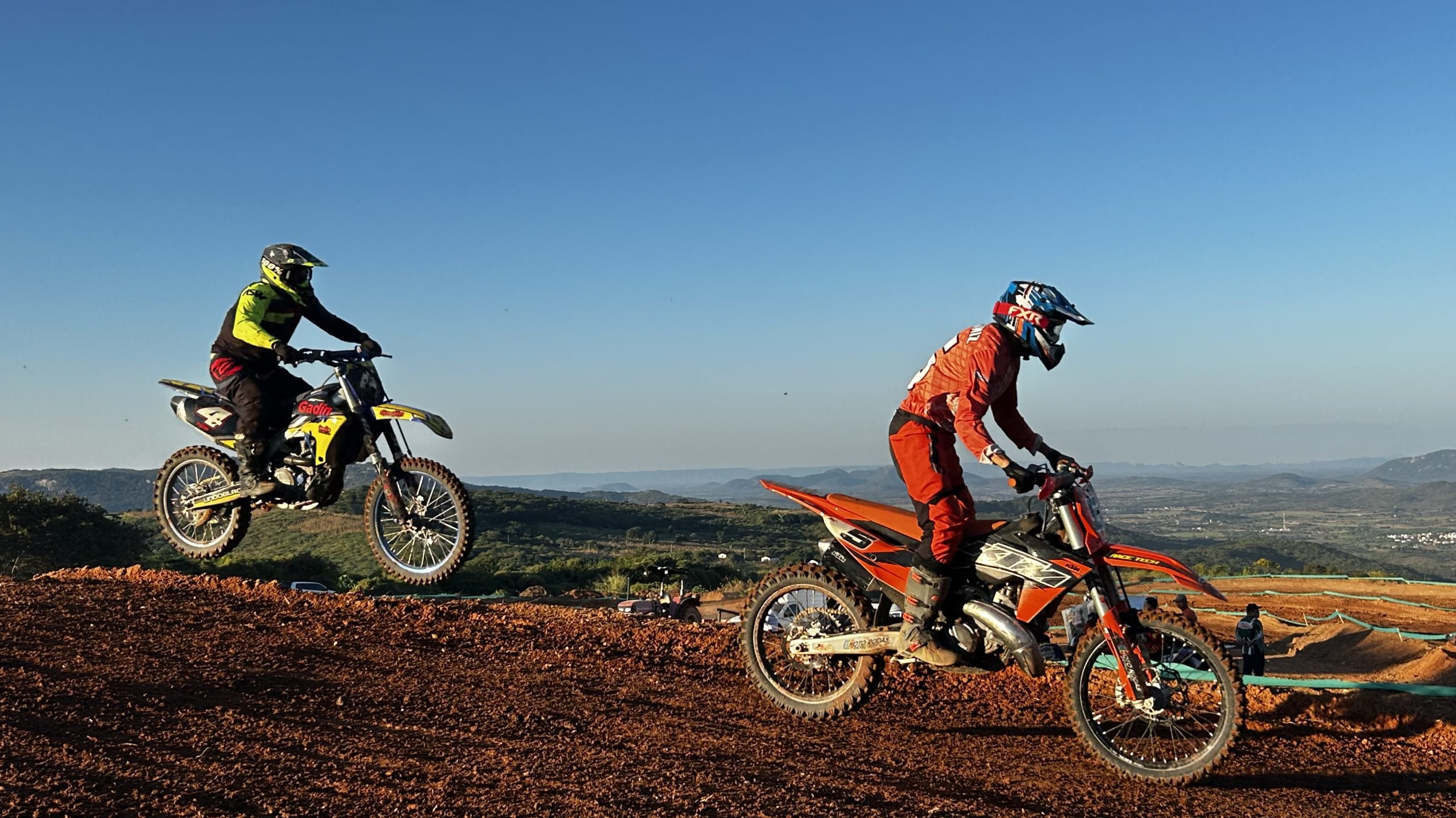 Motocross movimenta tarde de domingo com muita adrenalina e emoção em Luiz Gomes