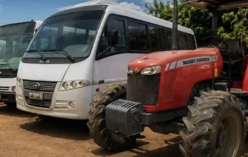 Prefeitura de Bernardino Batista coloca seis veículos e trator em leilão por R$ 264 mil
