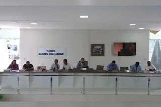  Vídeo pornô é exibido no telão da Câmara Municipal durante sessão.