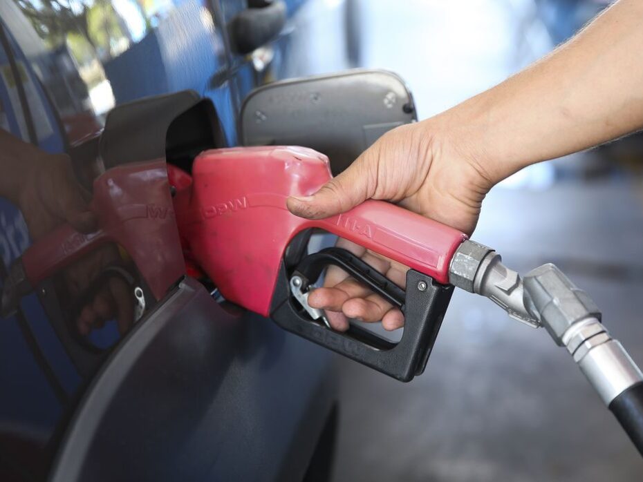 Petrobras anuncia reajuste nos preços da gasolina para as distribuidoras