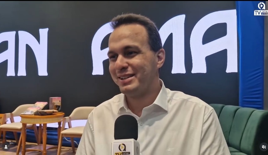 O prefeito Espedito Filho prestigiou o lançamento do livro “Triunfo Cidade da Gente” e a palestra motivacional de Amazan no Teatro Municipal!