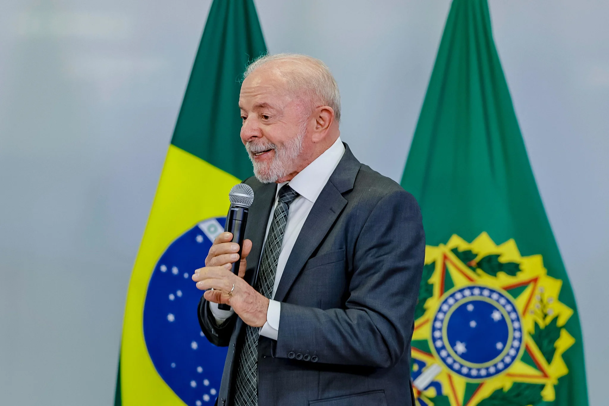 Lula diz que ricos não compram celular roubado, mas pobres compram: “Quem não gosta de uma coisinha barata?”