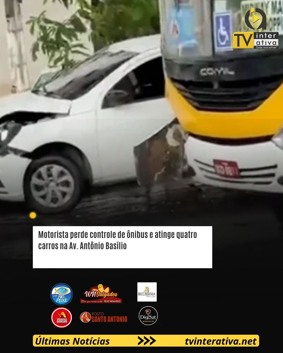 Motorista perde controle de ônibus e atinge quatro carros na Av. Antônio Basílio
