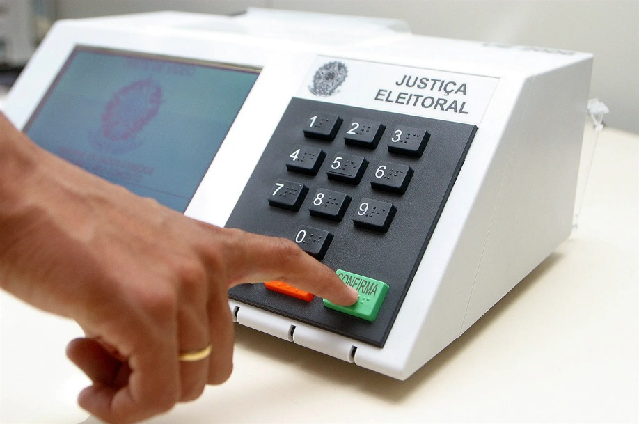 QUASE UM MILHÃO: Número de brasileiros aptos a votar no exterior bate recorde para 2026