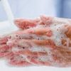 Higienizar as mãos evita infecções e diminui o risco de morte; hospital conscientiza pacientes e profissionais.