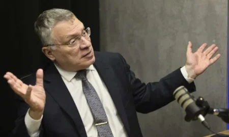 1_mj1304_07-27811005