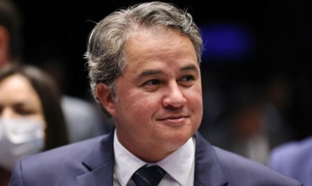 efraim-senador-800x533